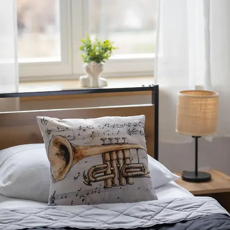 Old Town Comfort Near Vistula Boulevards By Renters Апартаменты