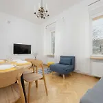 Old Town Comfort Near Vistula Boulevards By Renters
