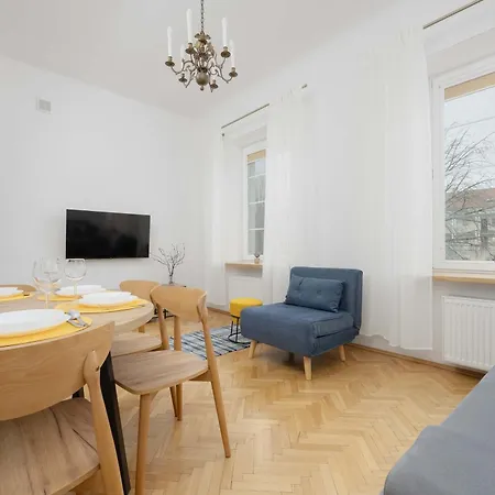 Old Town Comfort Near Vistula Boulevards By Renters
