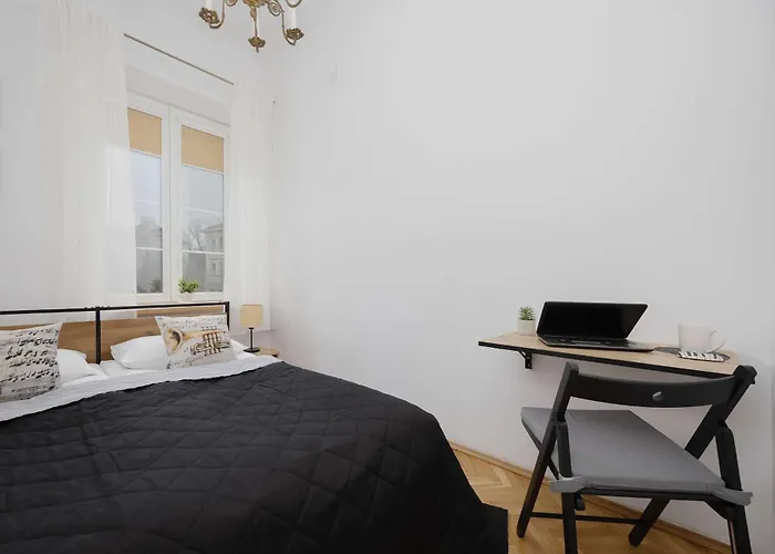 Old Town Comfort Near Vistula Boulevards By Renters Appartement Warschau