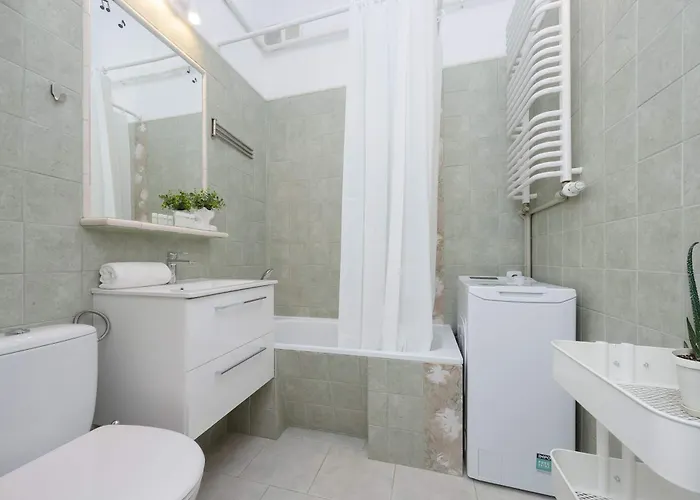 Old Town Comfort Near Vistula Boulevards By Renters Warschau