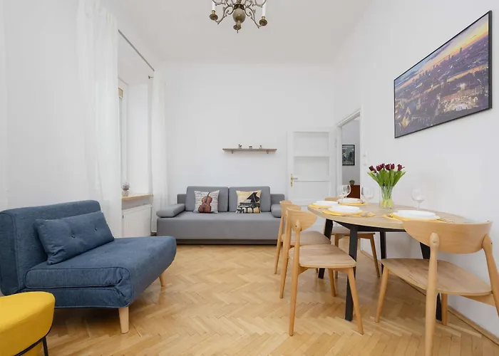Old Town Comfort Near Vistula Boulevards By Renters Апартаменты